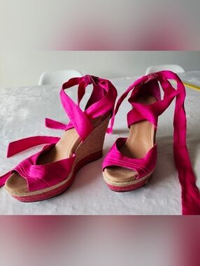 UGG Lucianna Espadrille Sandal Women 9 US Leather Pink Silk Wedge Heel Shoes